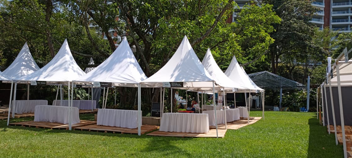 Carpa Stand comercial zona verde Colombia Birdfair